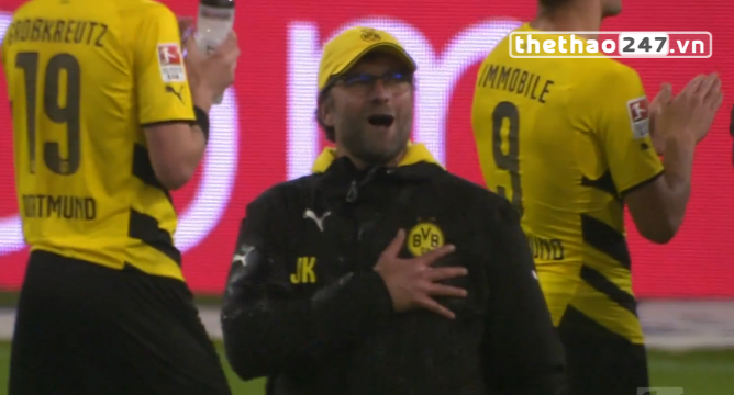 VIDEO: Dortmund ăn mừng chiến thắng như giành được Chiếc đĩa bạc