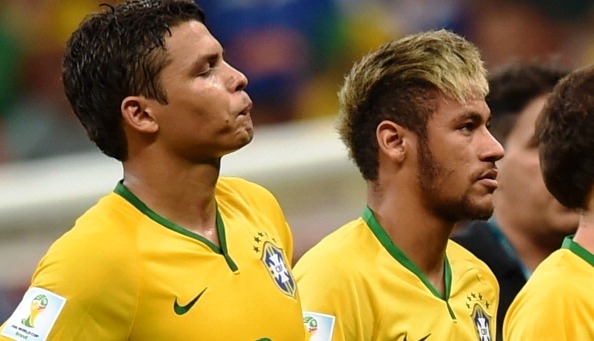 Neymar bị đàn anh giận vì chuyện băng đội trưởng