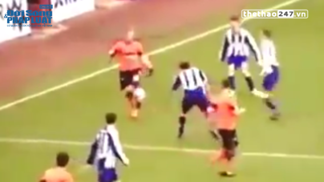 VIDEO: Màn khống chế bóng và trình diễn qua người y hệt Ronaldinho