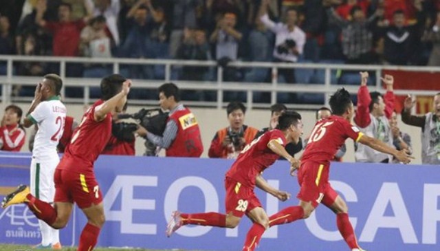 VIDEO: Phút 11 - Ngọc Hải mở tỷ số mở tỷ số cho Việt Nam (Việt Nam 1-0 Indonesia)