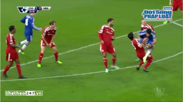 VIDEO: Phút 29 - Pha vào bóng nguy hiểm của Yacob với Costa (Chelsea 2-0 West Brom)