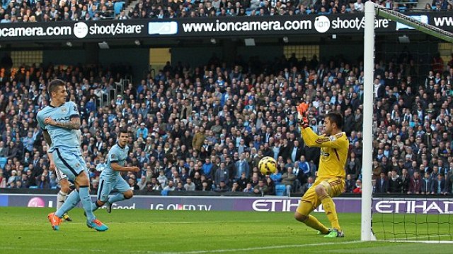 VIDEO: Phút 19 - Jovetic gỡ hòa 1-1 cho Man City (Man City	1-1 Swansea)