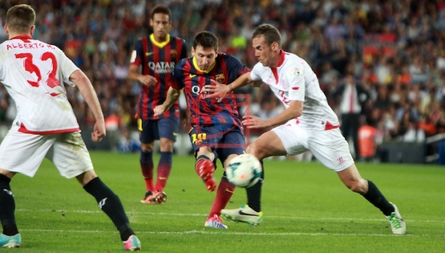 VIDEO: Lập hat-trick vào lưới Sevilla, Messi đi vào lịch sử La Liga