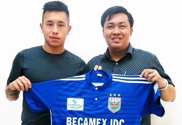 Cầu thủ Việt kiều Michal Nguyễn gia nhập B.Bình Dương