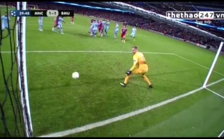 VIDEO: Joe Hart ''đứng hình'' nhìn Alonso đá phạt vào lưới Man City