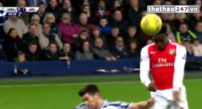 VIDEO: Phút 60- Welbeck bật cao đánh đầu mở tỉ số cho Arsenal