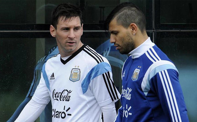 Sergio Aguero lôi kéo Messi gia nhập Man City