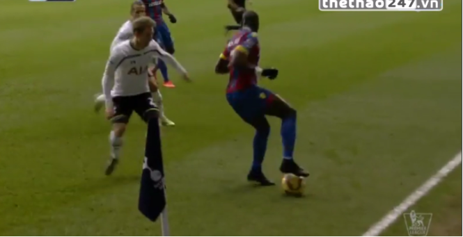 VIDEO: Pha đi bóng qua người điệu nghệ của cầu thủ Crystal Palace