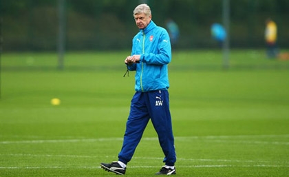 HLV Wenger bình thản trước những chỉ trích của CĐV Arsenal