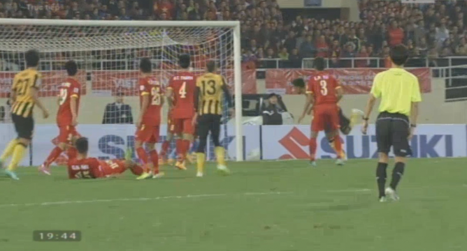 VIDEO: Phút 43, tỉ số đã là 4-1 cho Malaysia (Việt Nam - Malaysia)