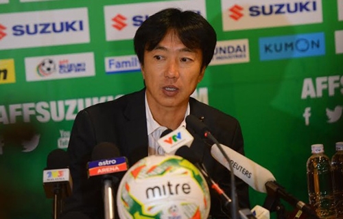 VIDEO: HLV Miura nhận trách nhiệm và xin lỗi NHM sau trận thua Malaysia