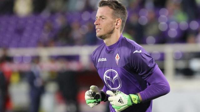 VIDEO: Tình huống để thủng lưới 'ngớ ngẩn' của thủ thành Fiorentina