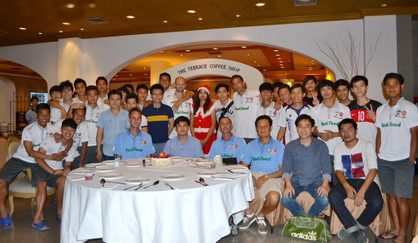 Đêm Giáng sinh ý nghĩa của các cầu thủ HAGL tại Thái Lan