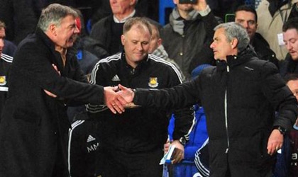 HLV Allardyce lớn tiếng dọa nạt Mourinho và Chelsea