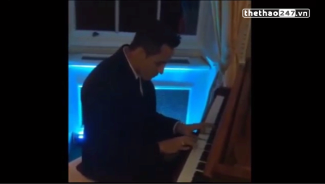 VIDEO: Sanchez gây bất ngờ khi trổ tài chơi Piano