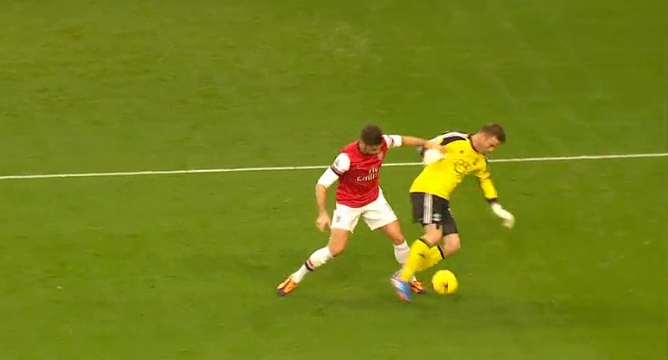 VIDEO: Pha lừa bóng 'ảo tưởng' của thủ môn khi đối diện Oliver Giroud
