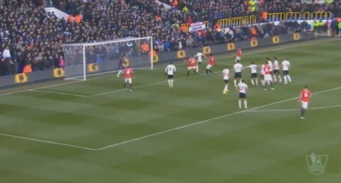 VIDEO: Cú sút phạt chạm cột dọc của Juan Mata (Tottenham - MU)