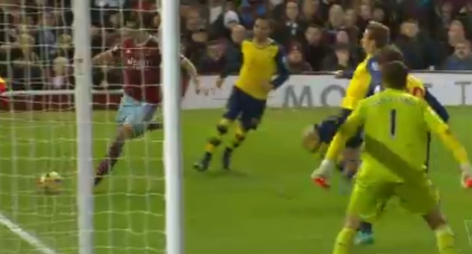 VIDEO: James Tomkins rút ngắn tỉ số xuống còn 1-2 cho West Ham (West Ham - Arsenal)