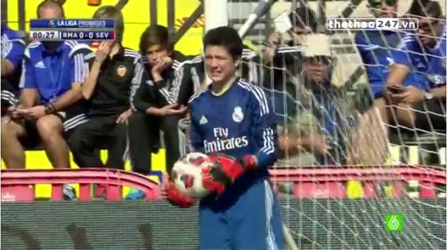 VIDEO: Pha phản lưới khó tin của thủ môn ở đội trẻ Real