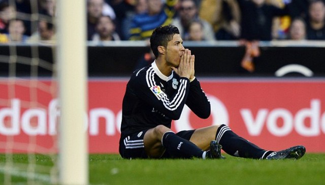 VIDEO: Những pha bỏ lỡ khó tin của Ronaldo và các đồng đội trận gặp Valencia