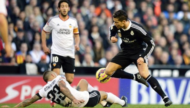 Video clip bàn thắng: Valencia 2-1 Real Madrid - Cú sốc đầu năm