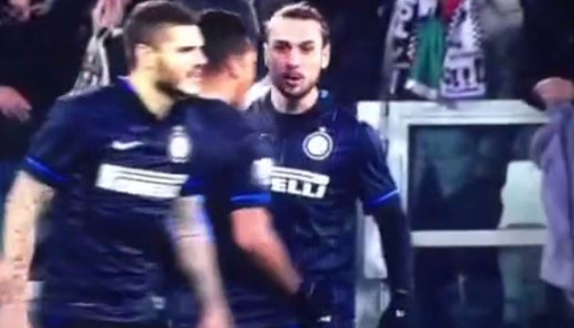 VIDEO: Sao Inter suýt choảng nhau, Lukas Podolski sốc nặng