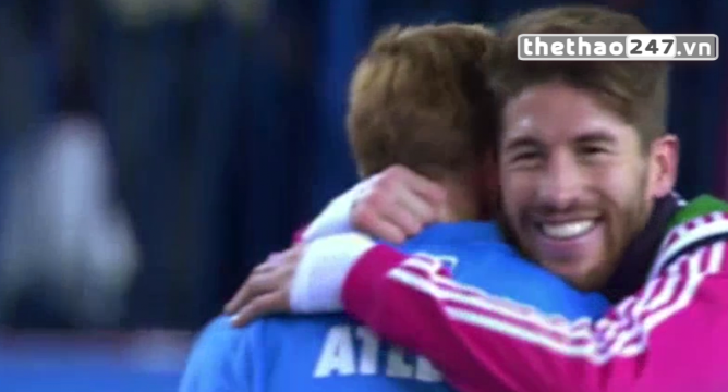 VIDEO: Ramos thân mật chào đón Torres về nhà