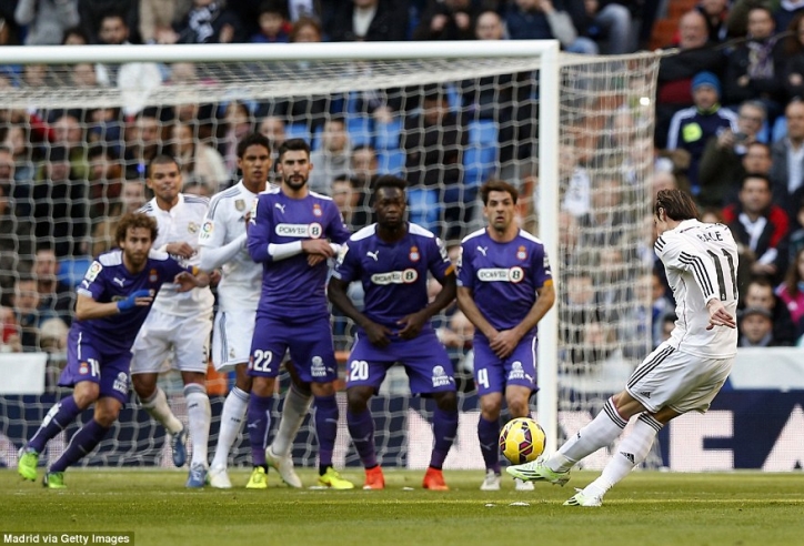 VIDEO: Cú sút phạt mẫu mực của Gareth Bale vào lưới Espanyol