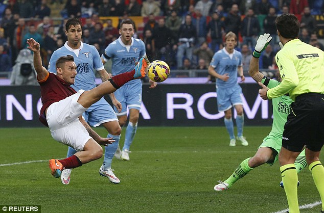 VIDEO: Serie A vòng 18 - Juve, Fiorentina thắng đẹp, Derby Roma bất phân thắng bại