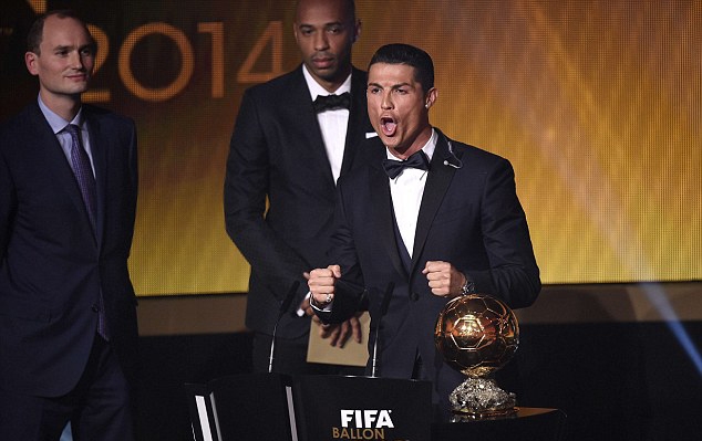 Ronaldo nói về tiếng hét lớn trên bục nhận giải QBV