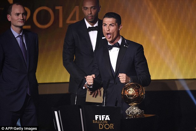 VIDEO: Ronaldo giành danh hiệu Quả Bóng Vàng 2014