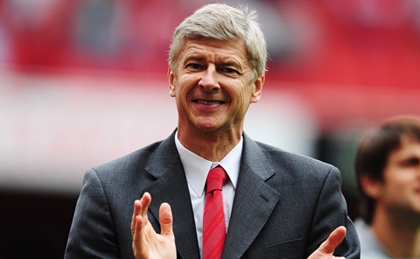 HLV Wenger mang tin vui chuyển nhượng đến NHM Arsenal