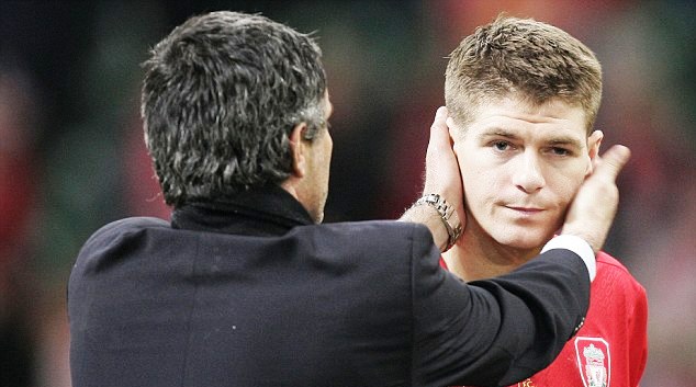 Mourinho bất ngờ bênh vực Gerrard