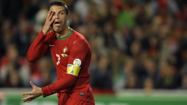 Video hài hước: Khi Ronaldo chế giễu đối phương ăn vạ