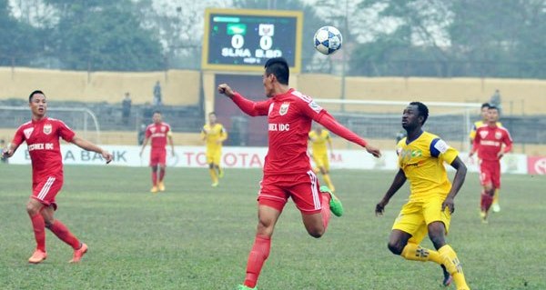 Hạ SLNA, B.Bình Dương tiếp tục ngự trị ngôi đầu V-League 2015