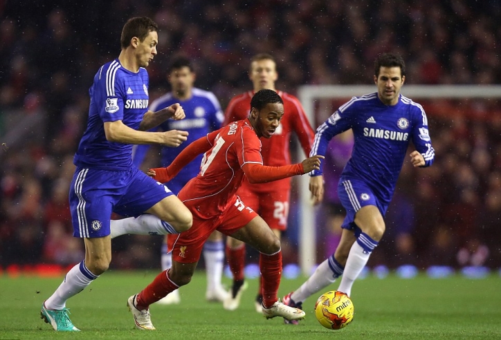 VIDEO: Sterling solo ghi bàn giữa vòng vây của 4 hậu vệ Chelsea