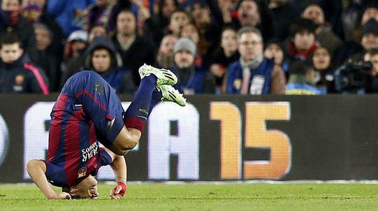 VIDEO: Suarez liên tục ăn vạ thô thiển trong trận gặp Atletico Madrid