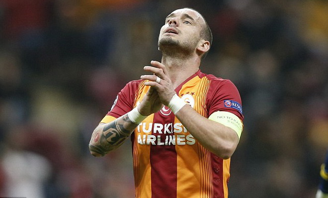 Man City quyết giành Sneijder với Man United