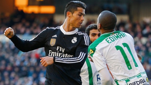 Video clip chế: Vì sao Ronaldo 'nổi điên' với cầu thủ Cordoba
