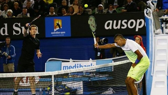 VIDEO: Tình huống giơ vợt như chắn bóng chuyền ở Australian Open 2015