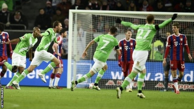 Video clip bàn thắng: Wolfsburg 4-1 Bayern Munich - Cú 'sốc' lớn cho nhà ĐKVĐ