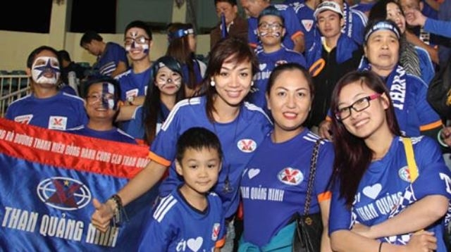 VIDEO: CĐV Than Quảng Ninh cổ vũ cuồng nhiệt cho đội nhà