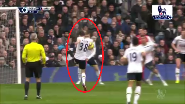 VIDEO: Arsenal mất trắng một quả penalty