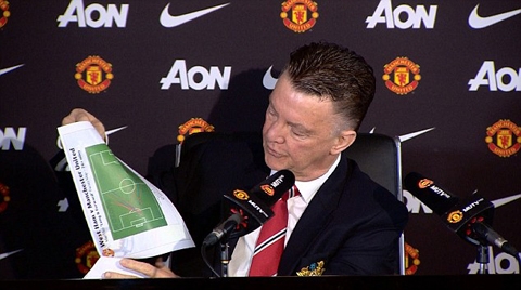 Huyền thoại của Man Utd chê Van Gaal… dở hơi