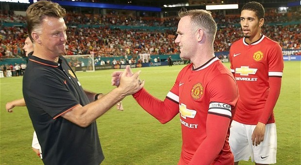 Van Gaal giải thích việc để Rooney đá tiền vệ