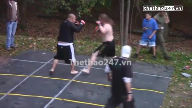 VIDEO: Hấp dẫn với trận đấu MMA theo phong cách đường phố