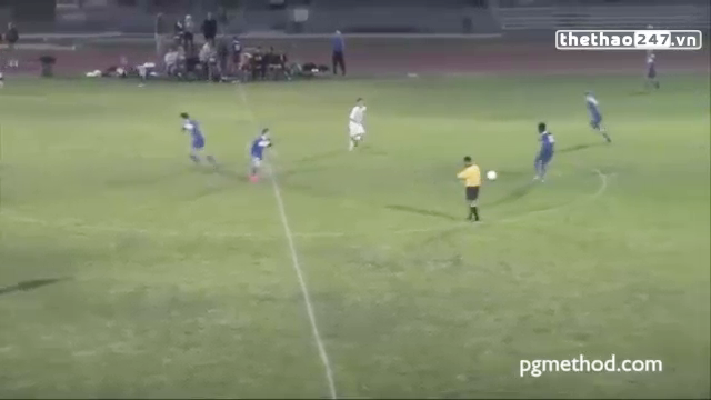 VIDEO: Kỷ lục lập siêu phẩm từ giữa sân ở giây thứ... 7 của trận đấu