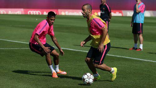 VIDEO: Mascherano vào bóng triệt hạ với Neymar và Luis Suarez