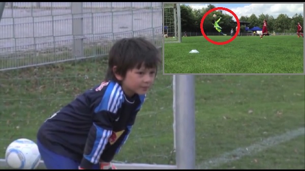 VIDEO: Phiên bản nhí 6 tuổi của Manuel Neuer