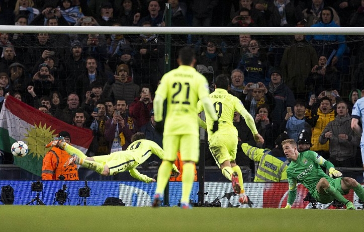 VIDEO: Messi đá hỏng penalty, tiếp tục chịu dớp không ghi bàn trên đất Anh